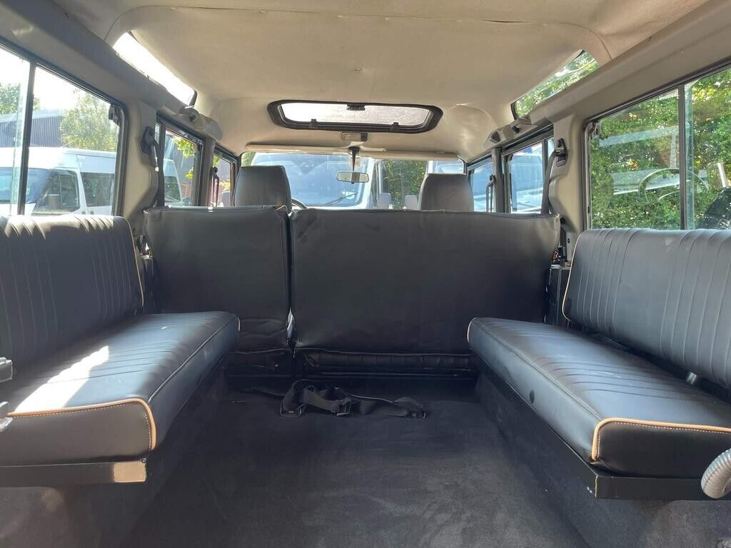 Land-Rover-Defender-1996-SUV-18