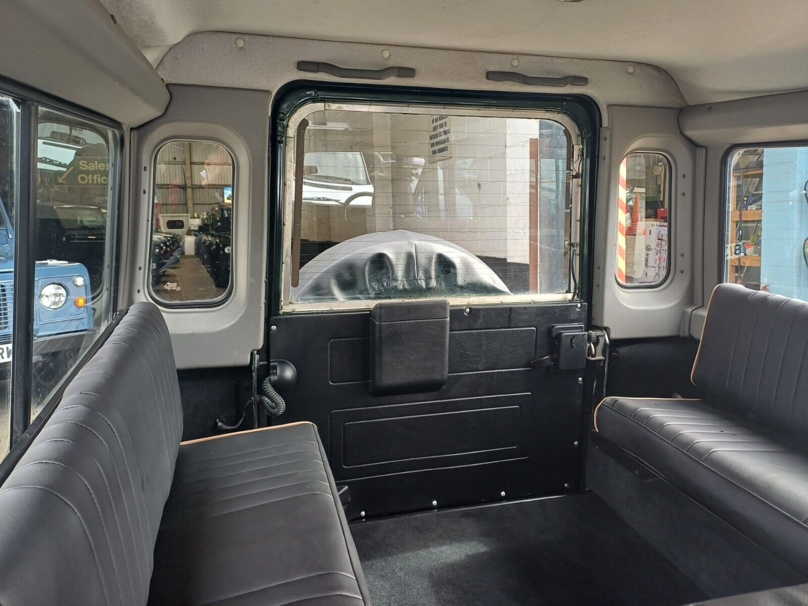 Land-Rover-Defender-1996-SUV-19