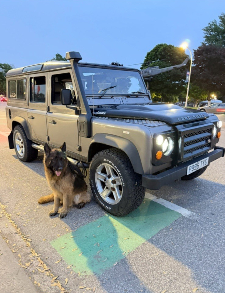 Land-Rover-Defender-1996-SUV-2