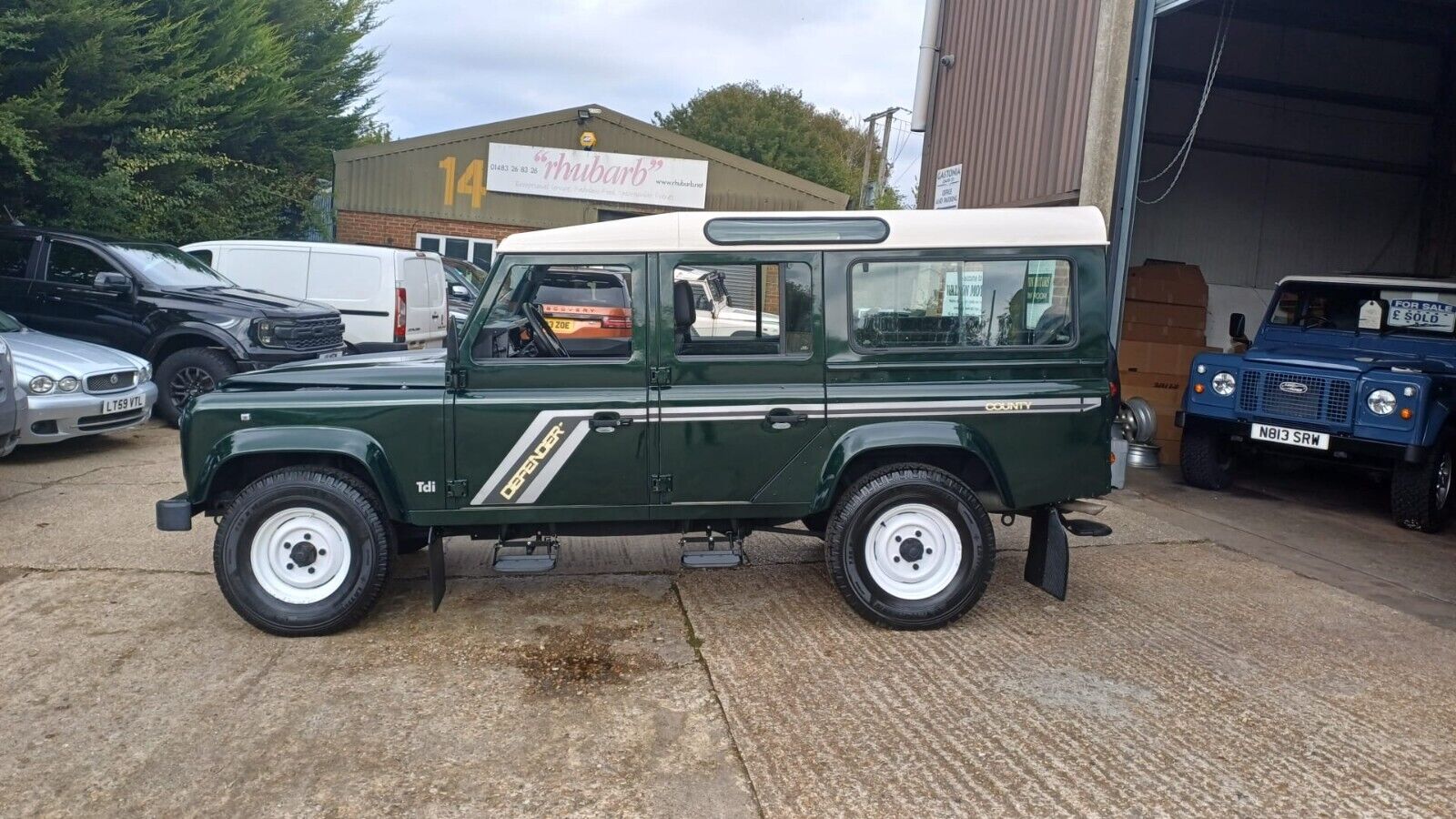 Land-Rover-Defender-1996-SUV-2