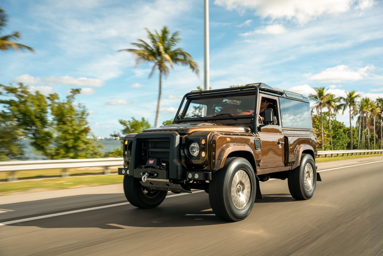 Land-Rover-Defender-1996-SUV-21