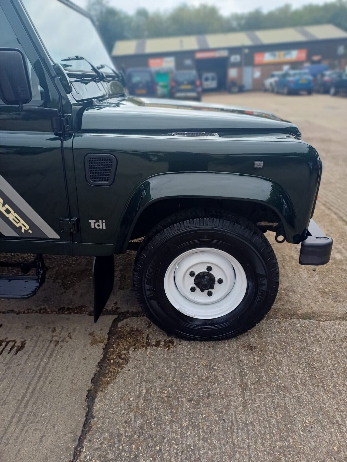 Land-Rover-Defender-1996-SUV-22