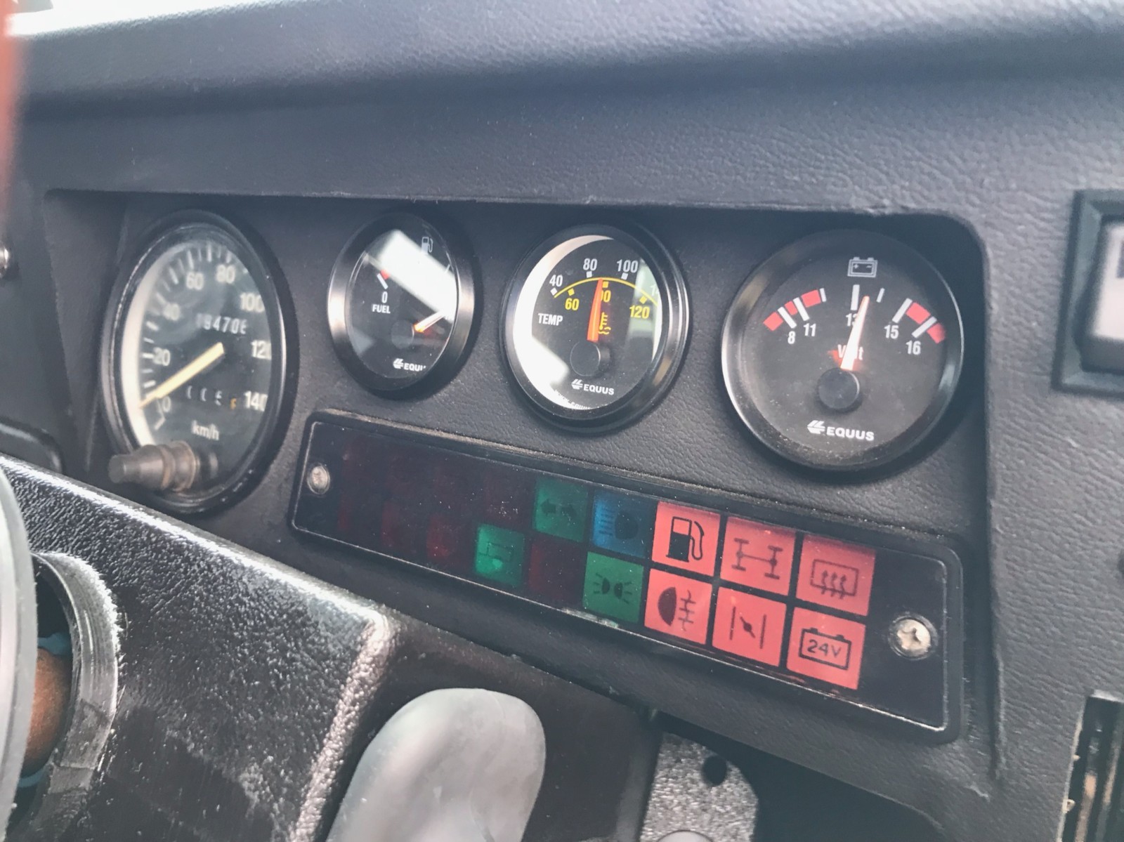 Land-Rover-Defender-1996-SUV-22