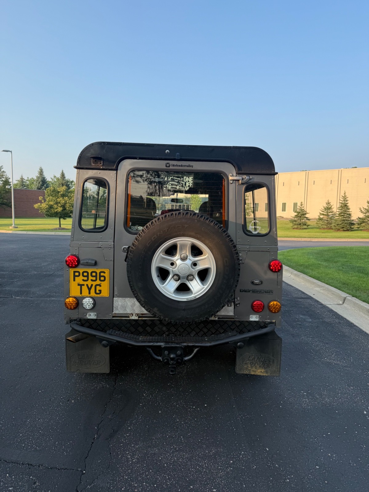 Land-Rover-Defender-1996-SUV-22