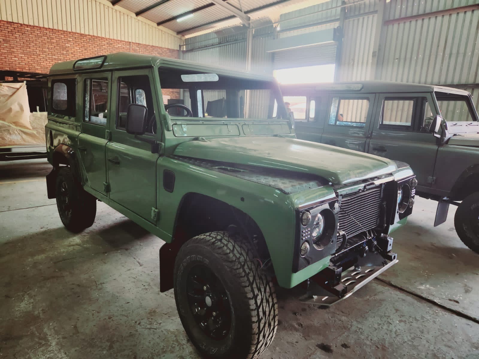 Land-Rover-Defender-1996-SUV-23