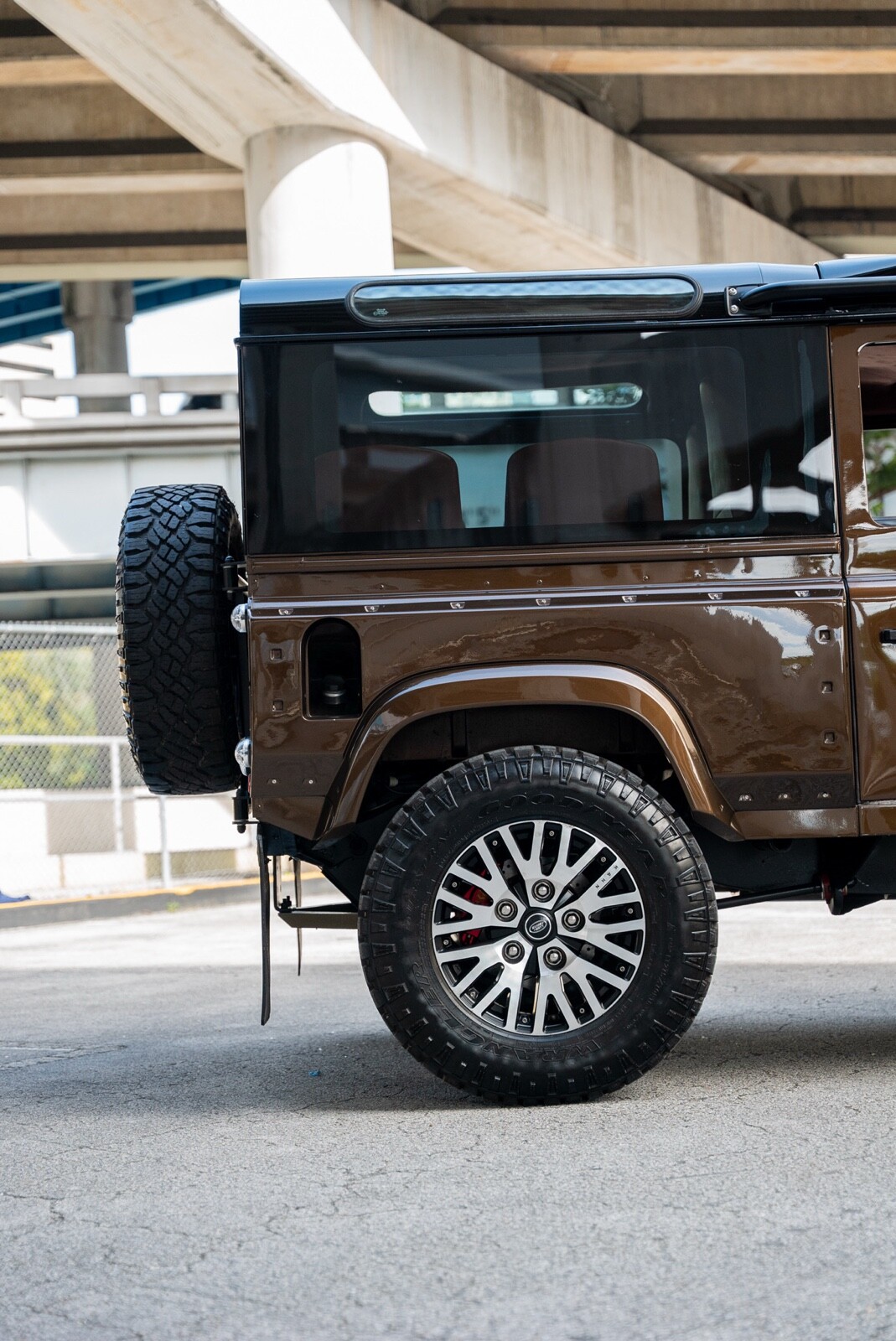Land-Rover-Defender-1996-SUV-24