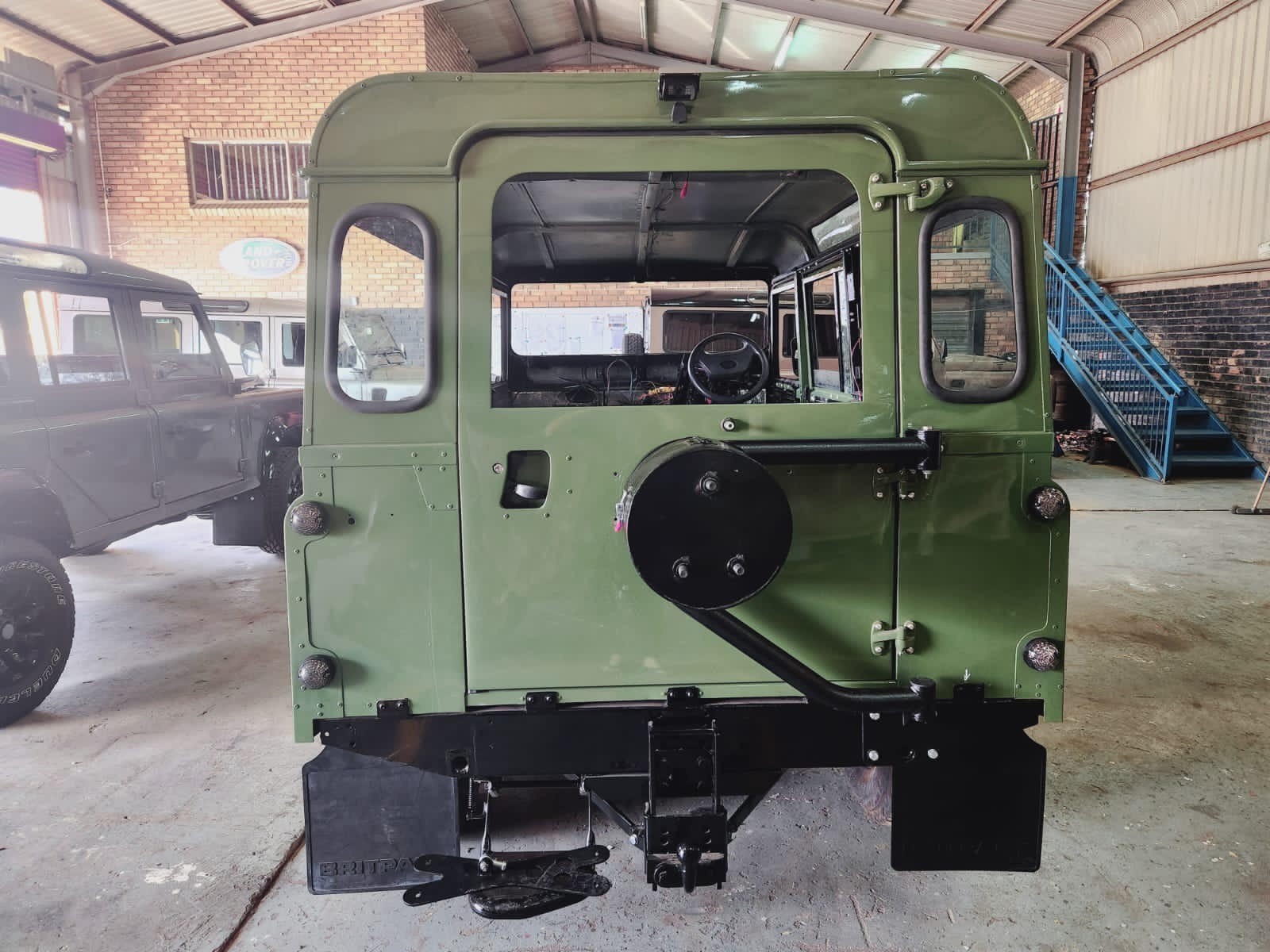 Land-Rover-Defender-1996-SUV-24
