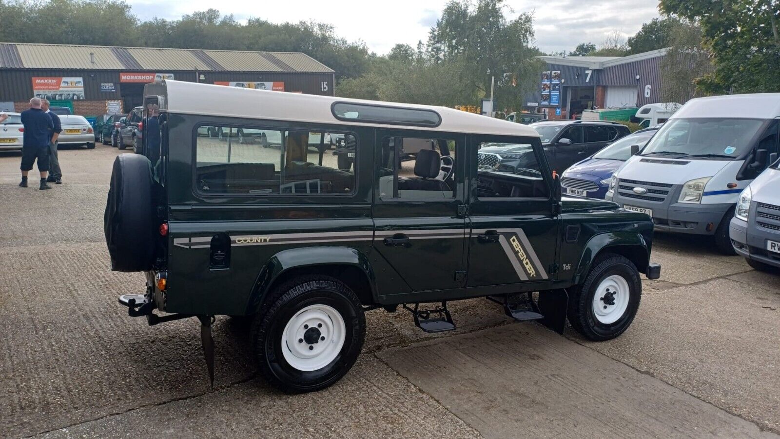 Land-Rover-Defender-1996-SUV-25