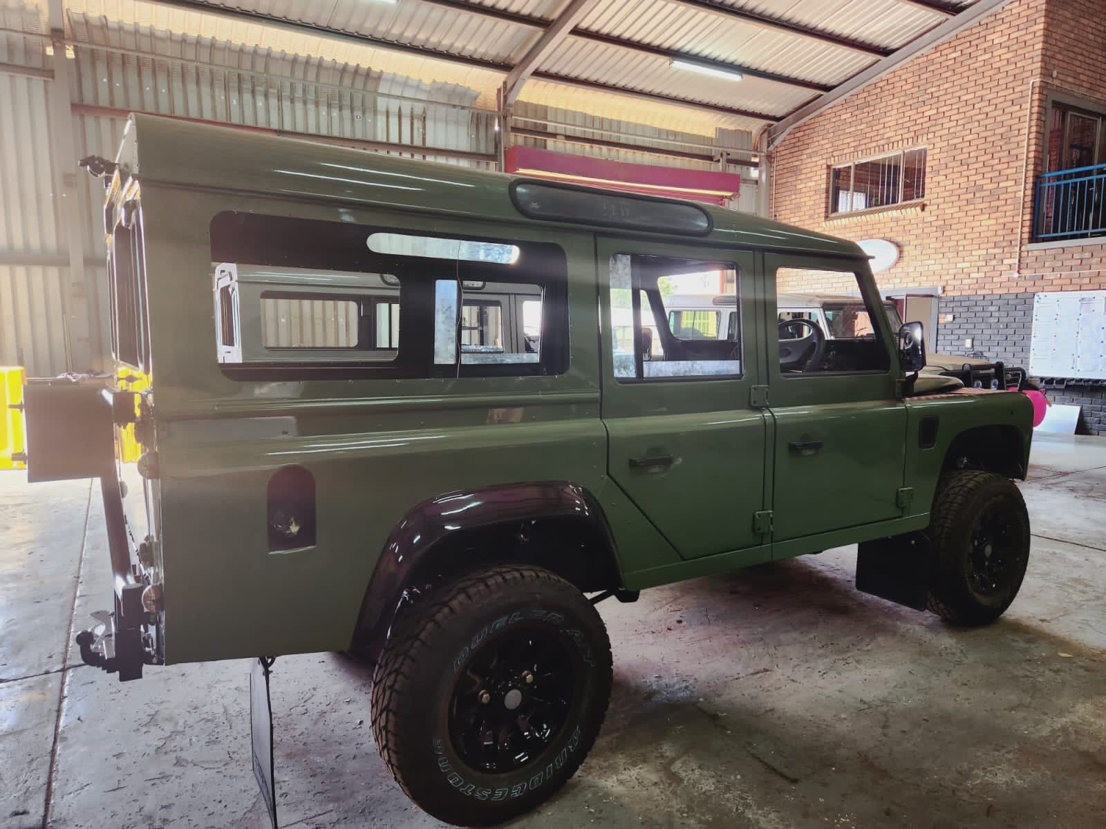 Land-Rover-Defender-1996-SUV-25