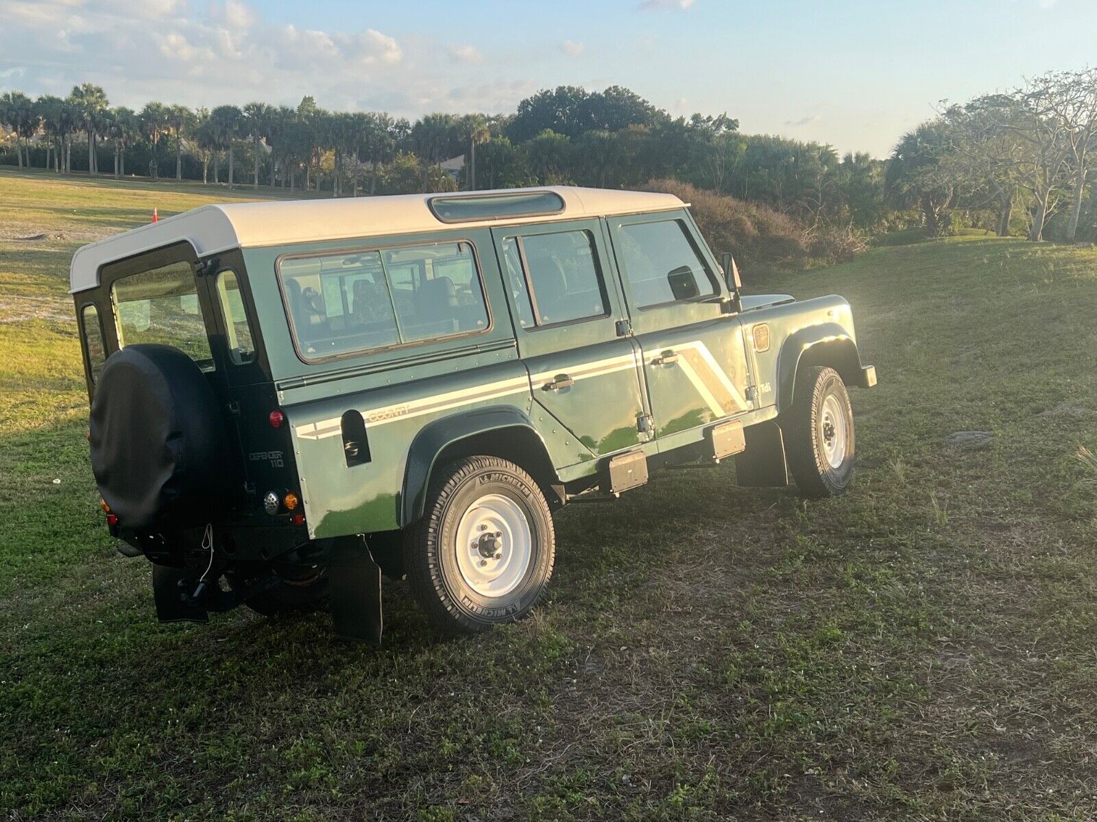 Land-Rover-Defender-1996-SUV-28