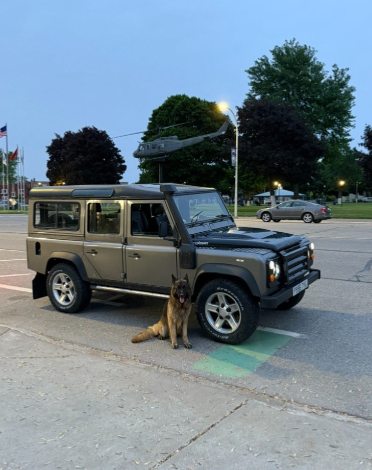 Land-Rover-Defender-1996-SUV-3
