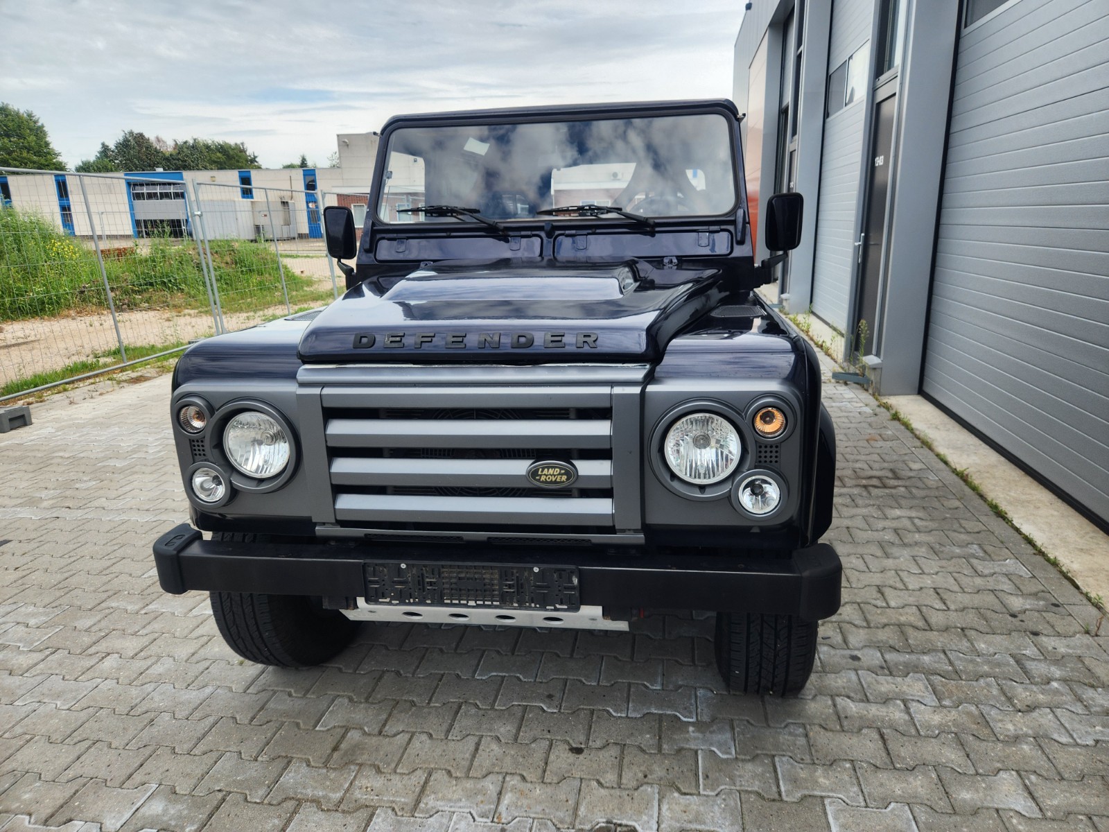 Land-Rover-Defender-1996-SUV-3