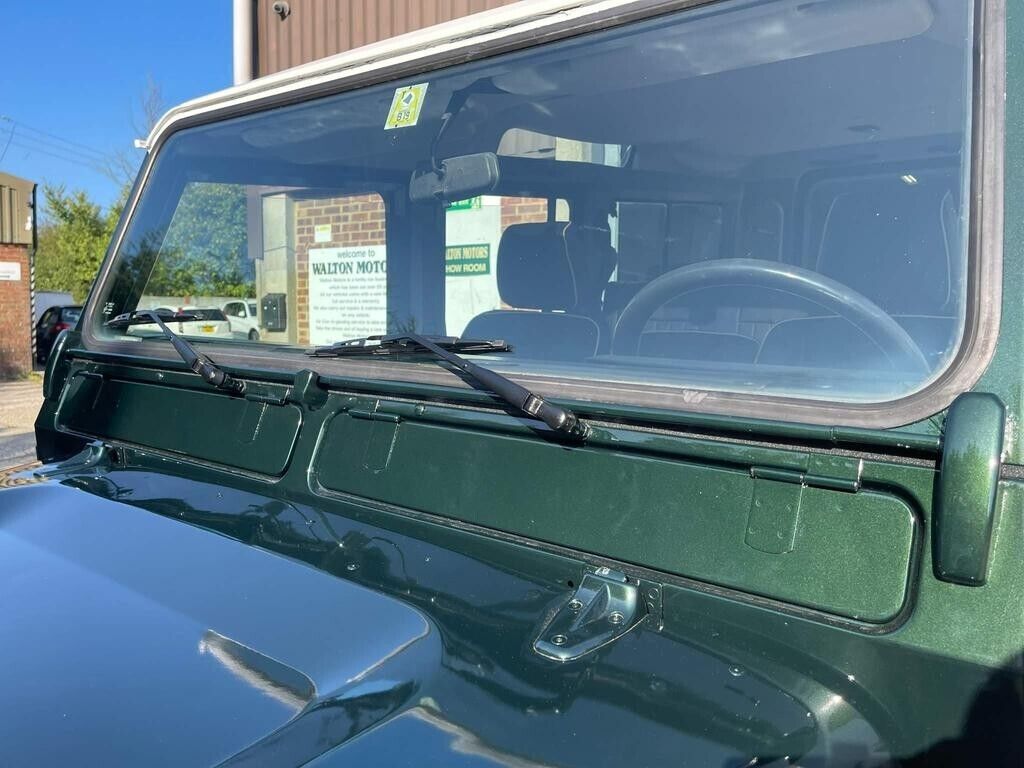 Land-Rover-Defender-1996-SUV-3