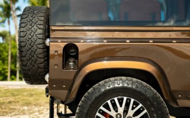 Land-Rover-Defender-1996-SUV-3