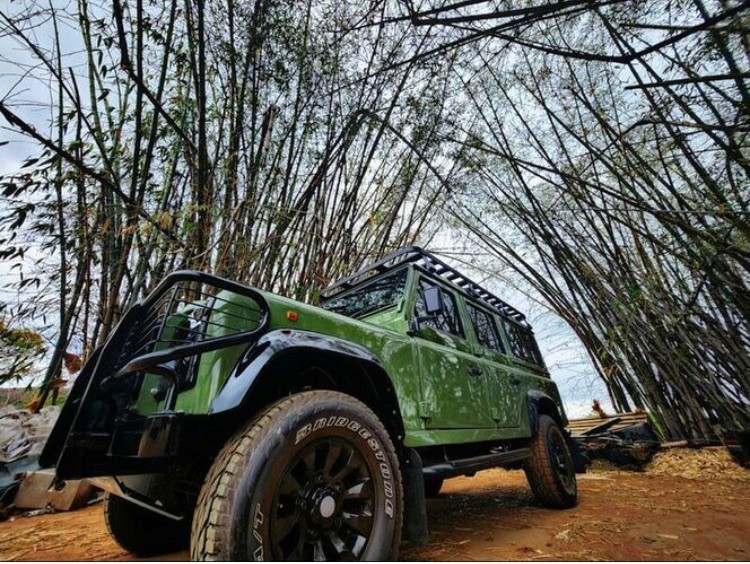 Land-Rover-Defender-1996-SUV-3