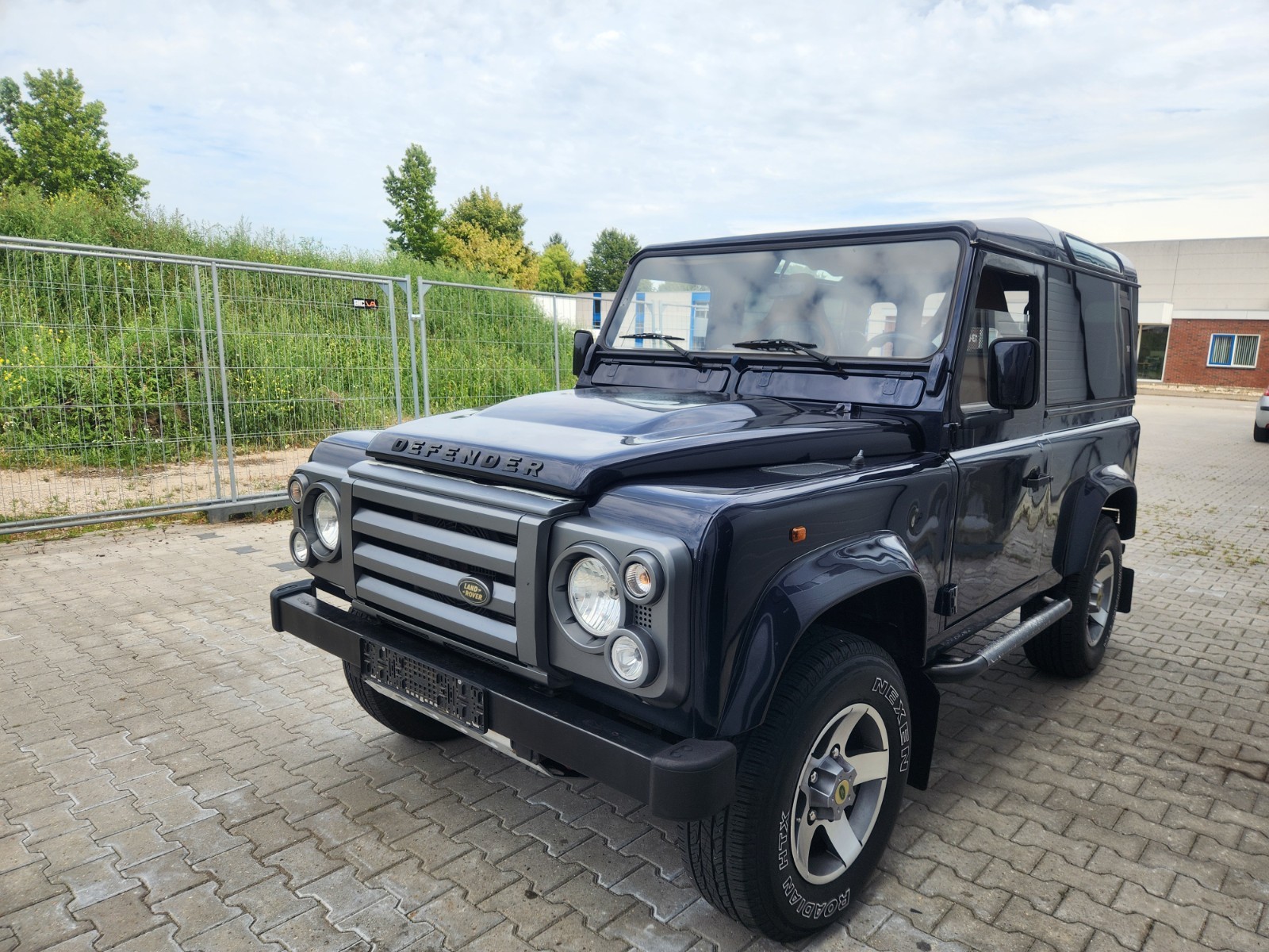Land-Rover-Defender-1996-SUV