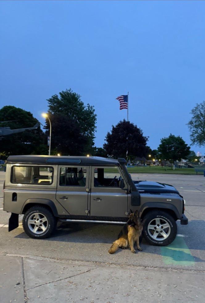 Land-Rover-Defender-1996-SUV-4