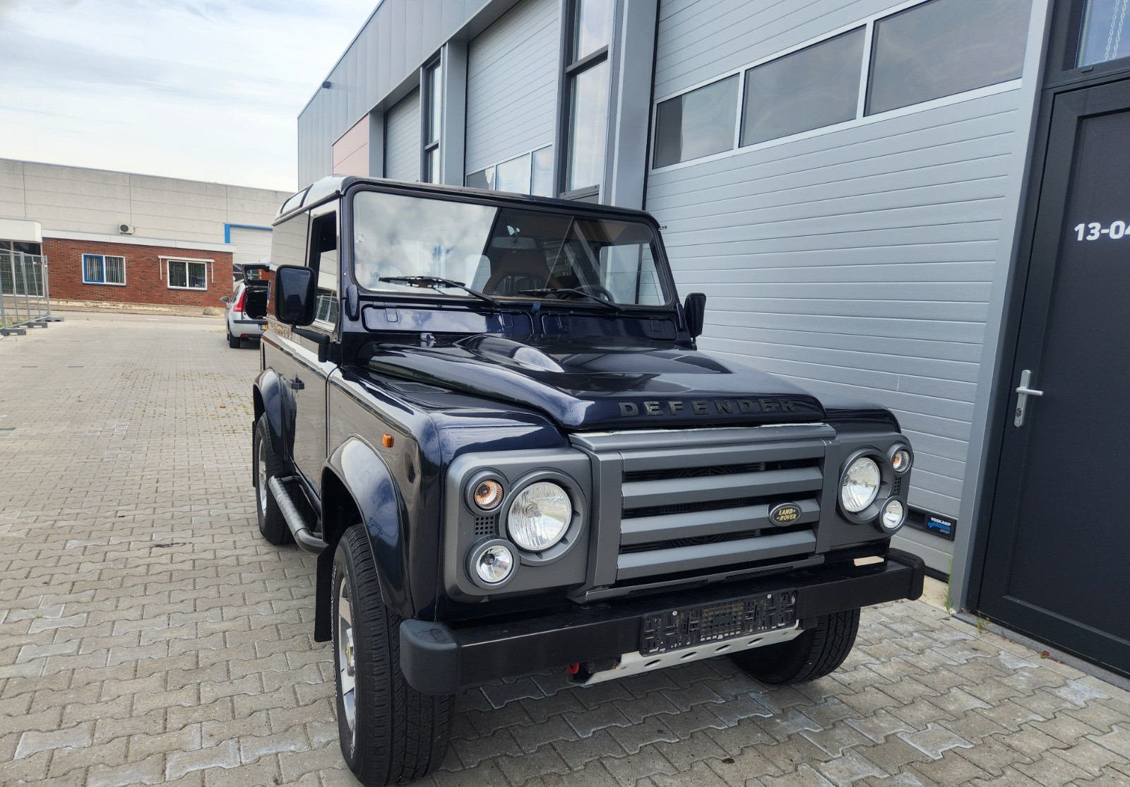 Land-Rover-Defender-1996-SUV-4