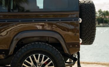 Land-Rover-Defender-1996-SUV-4