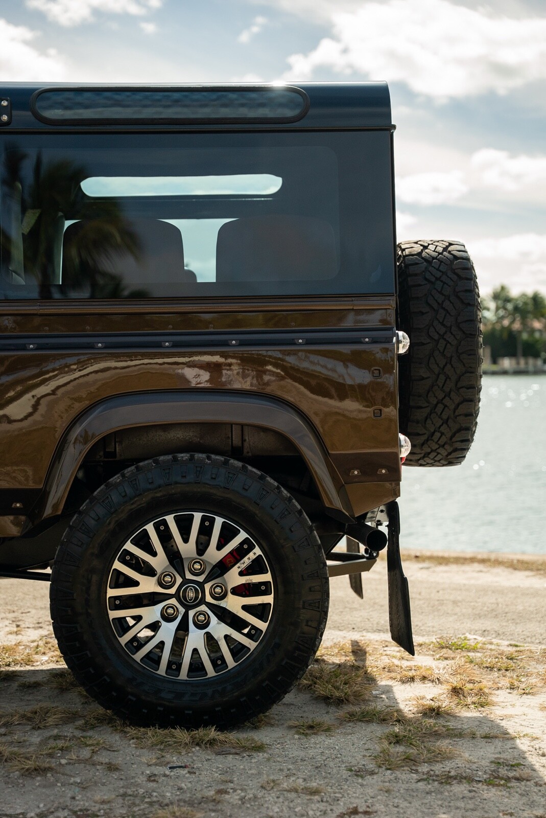 Land-Rover-Defender-1996-SUV-4