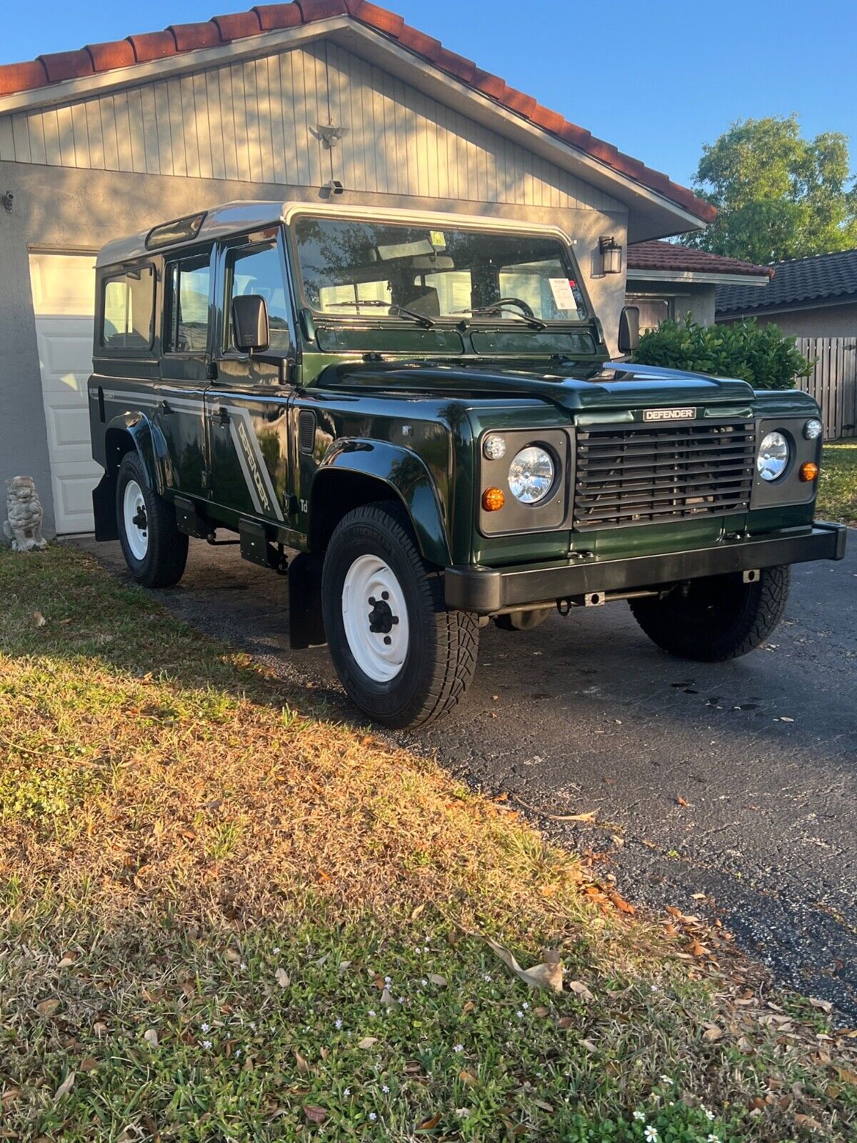 Land-Rover-Defender-1996-SUV