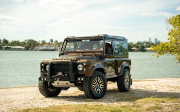 Land-Rover-Defender-1996-SUV