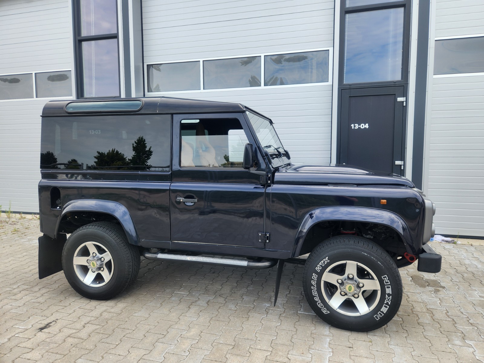 Land-Rover-Defender-1996-SUV-5