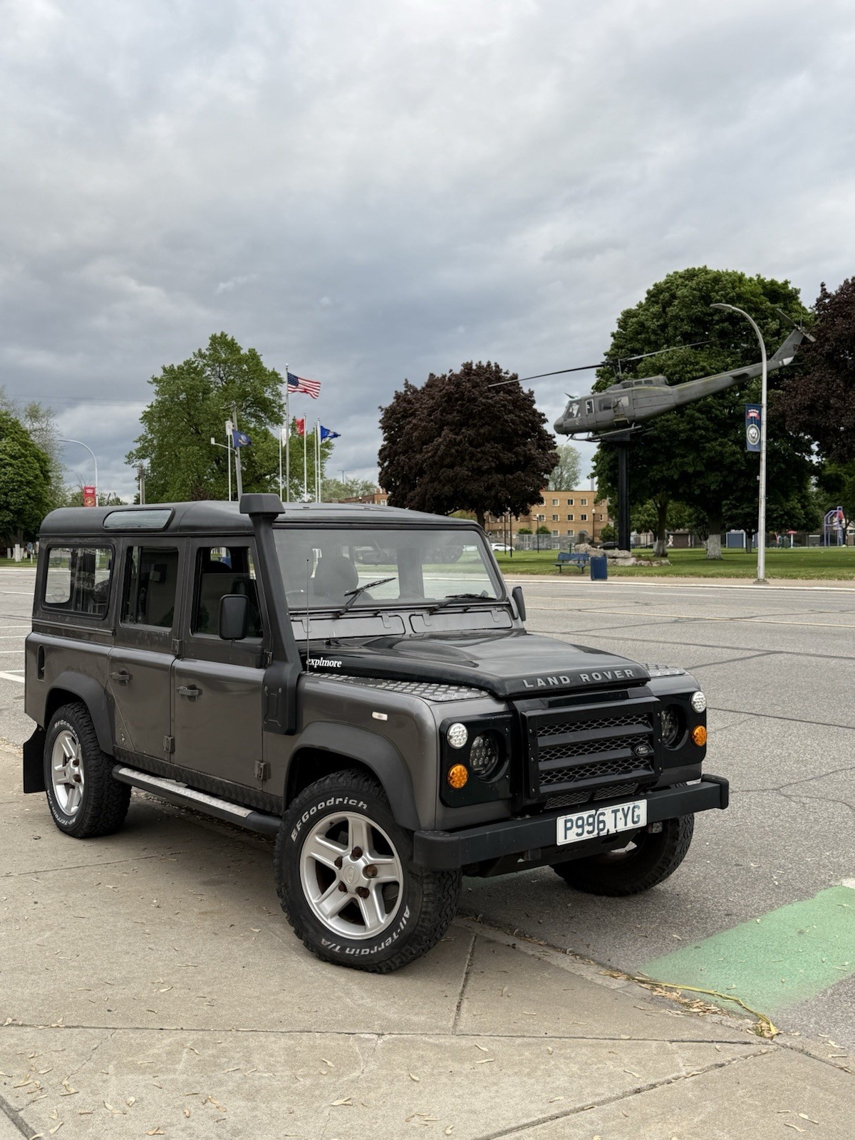 Land-Rover-Defender-1996-SUV-6