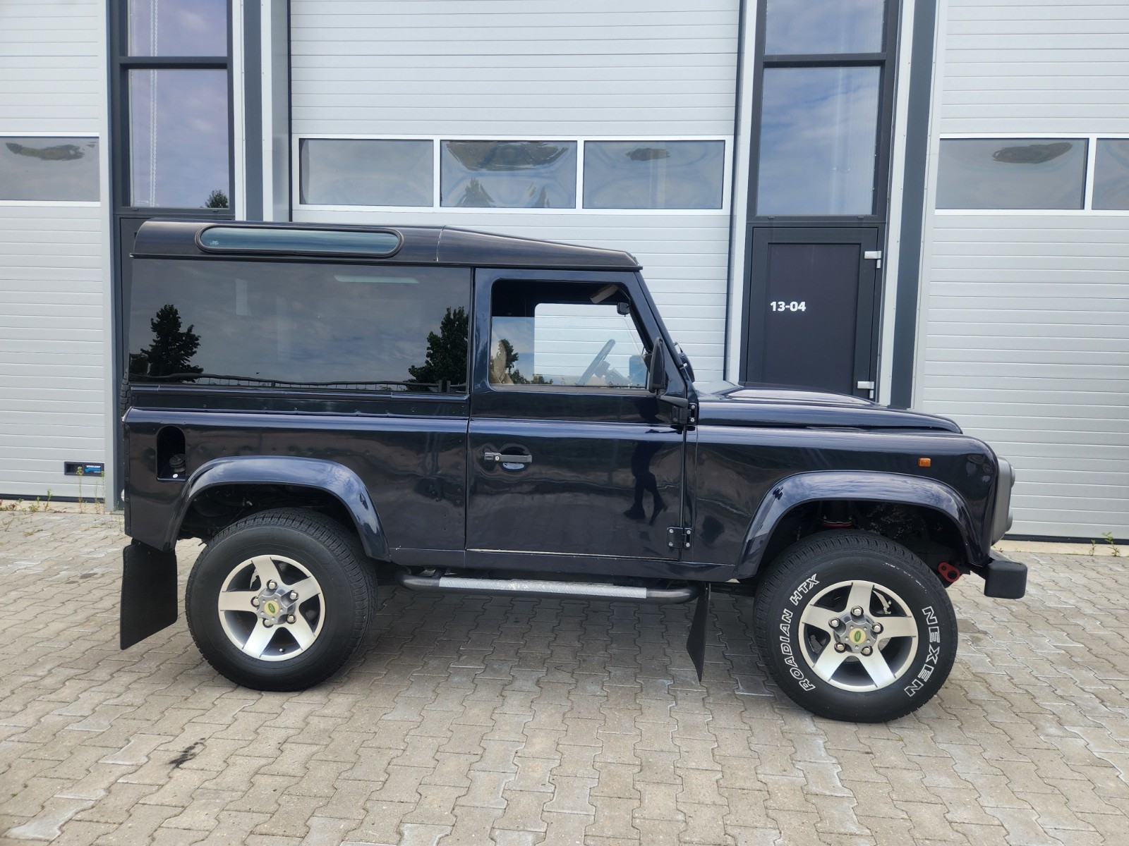 Land-Rover-Defender-1996-SUV-6