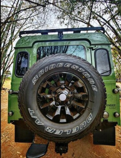 Land-Rover-Defender-1996-SUV-6