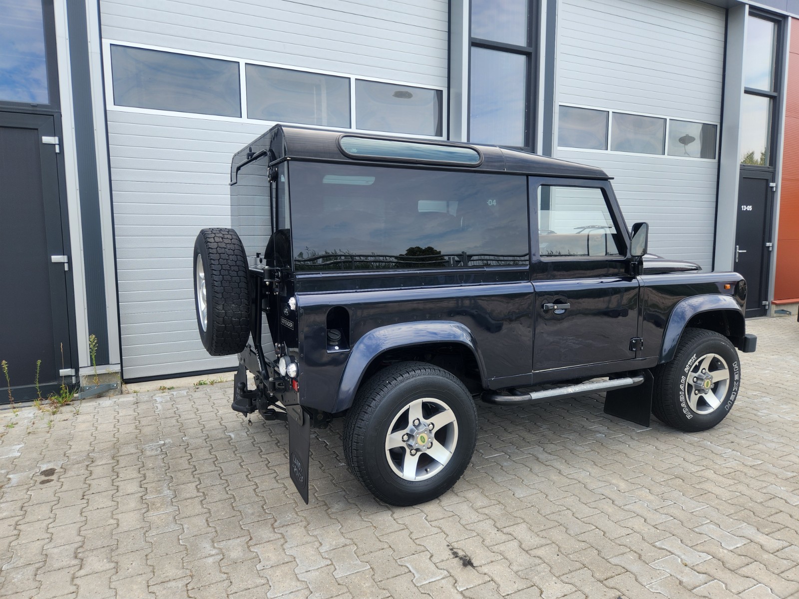 Land-Rover-Defender-1996-SUV-7