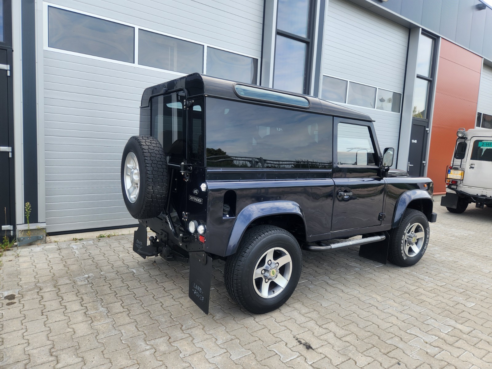 Land-Rover-Defender-1996-SUV-8