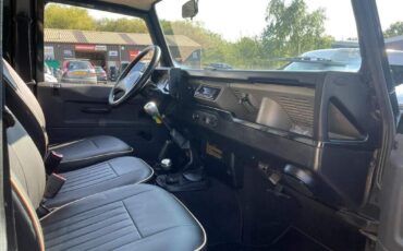 Land-Rover-Defender-1996-SUV-8