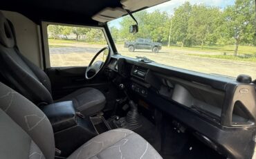 Land-Rover-Defender-1996-SUV-8