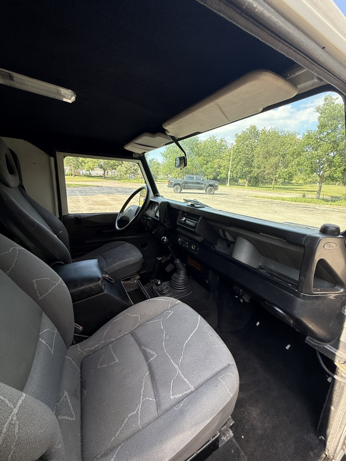 Land-Rover-Defender-1996-SUV-8
