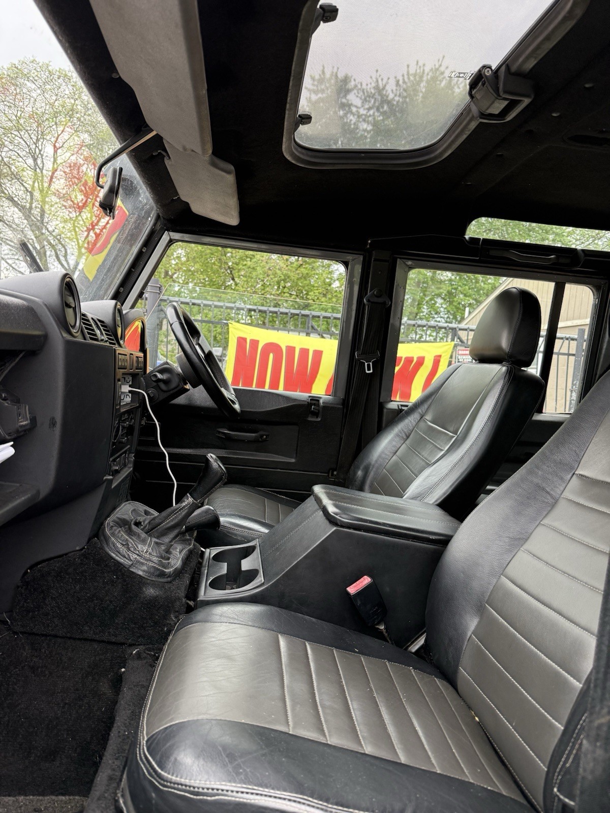 Land-Rover-Defender-1996-SUV-9