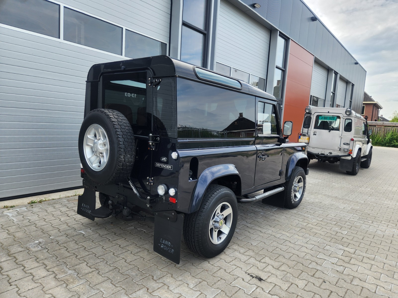 Land-Rover-Defender-1996-SUV-9