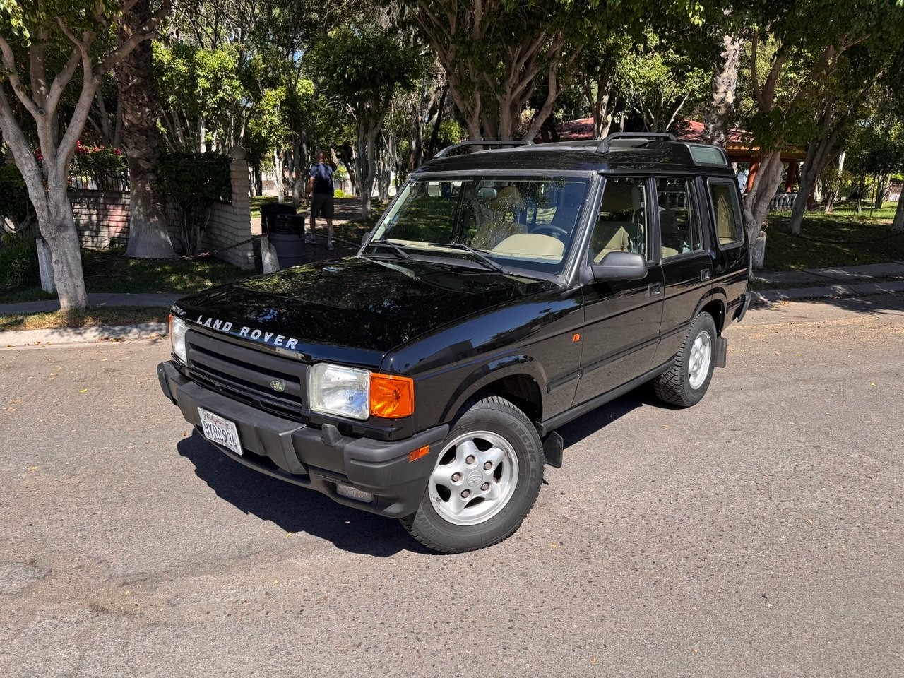 Land-Rover-Discovery-1996-SUV-1