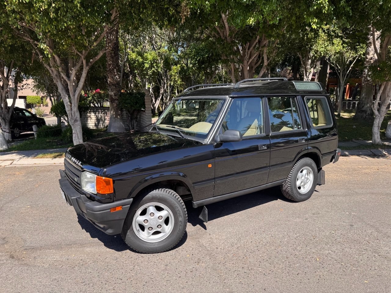 Land-Rover-Discovery-1996-SUV-2