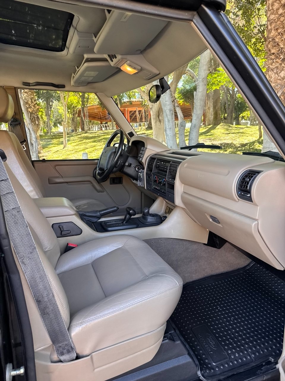 Land-Rover-Discovery-1996-SUV-24