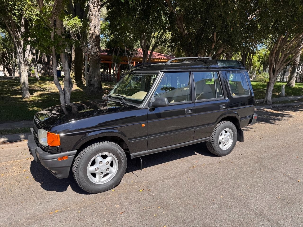 Land-Rover-Discovery-1996-SUV-3