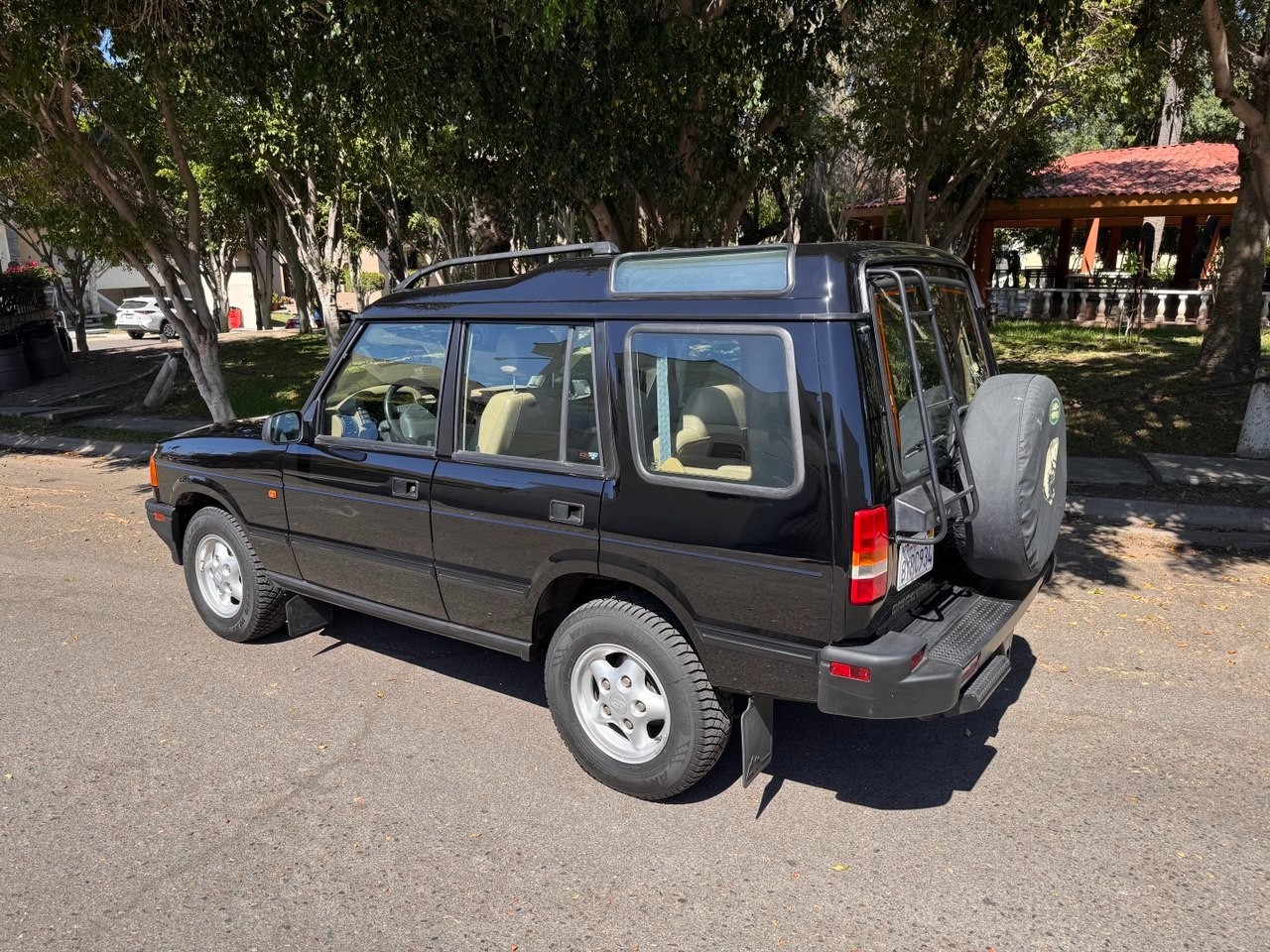 Land-Rover-Discovery-1996-SUV-5