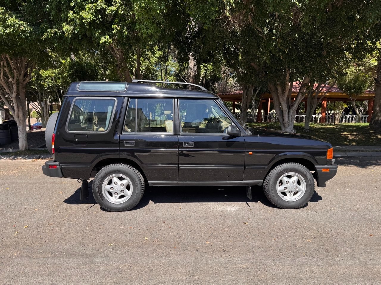 Land-Rover-Discovery-1996-SUV-8