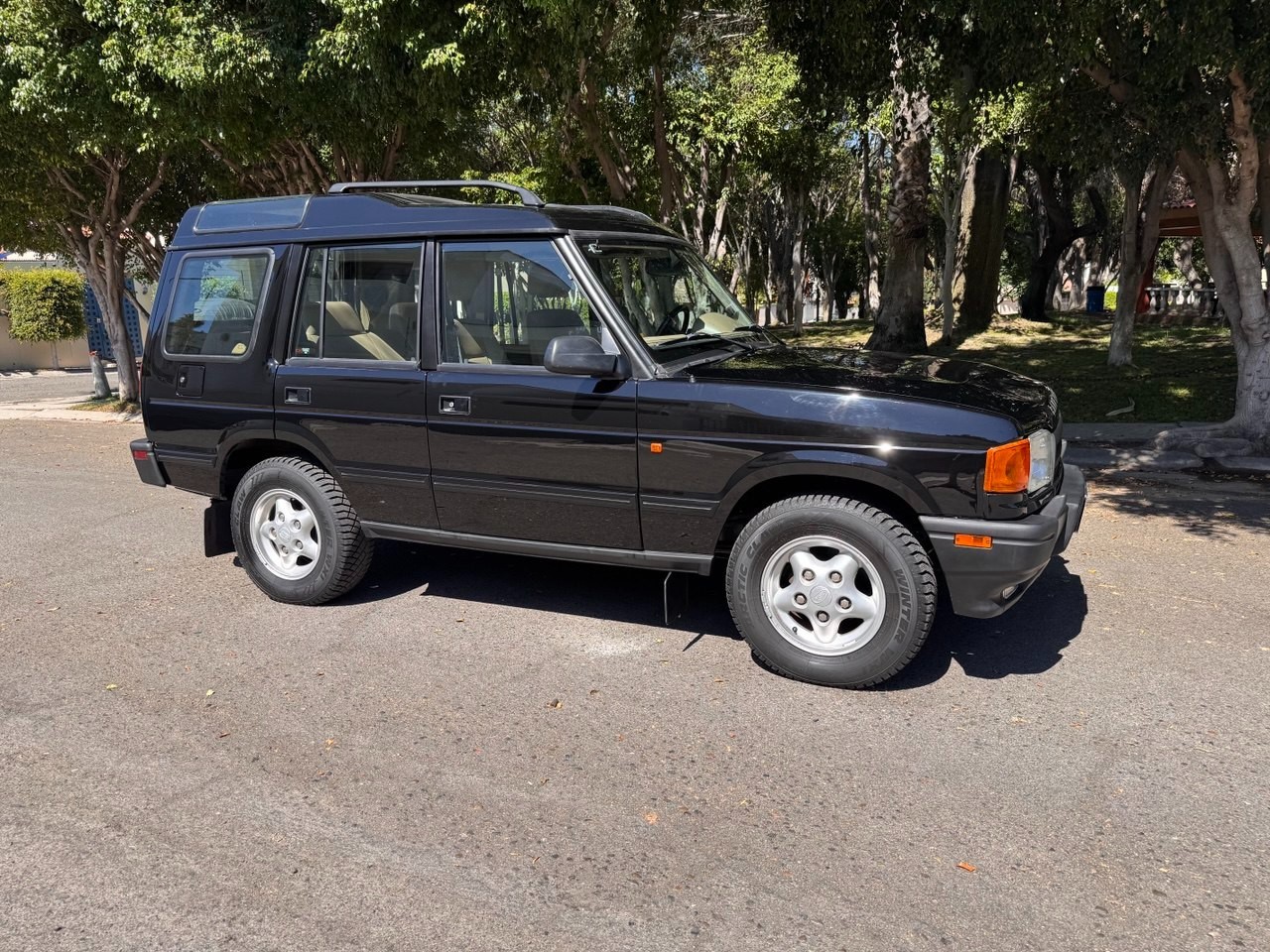 Land-Rover-Discovery-1996-SUV-9
