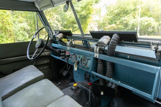 Land-Rover-Series-II-109-Station-Wagon-1963-Wagon-2