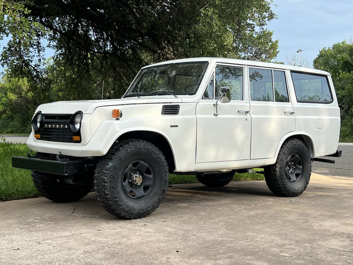 Land-cruiser-fj55-1969-white-1