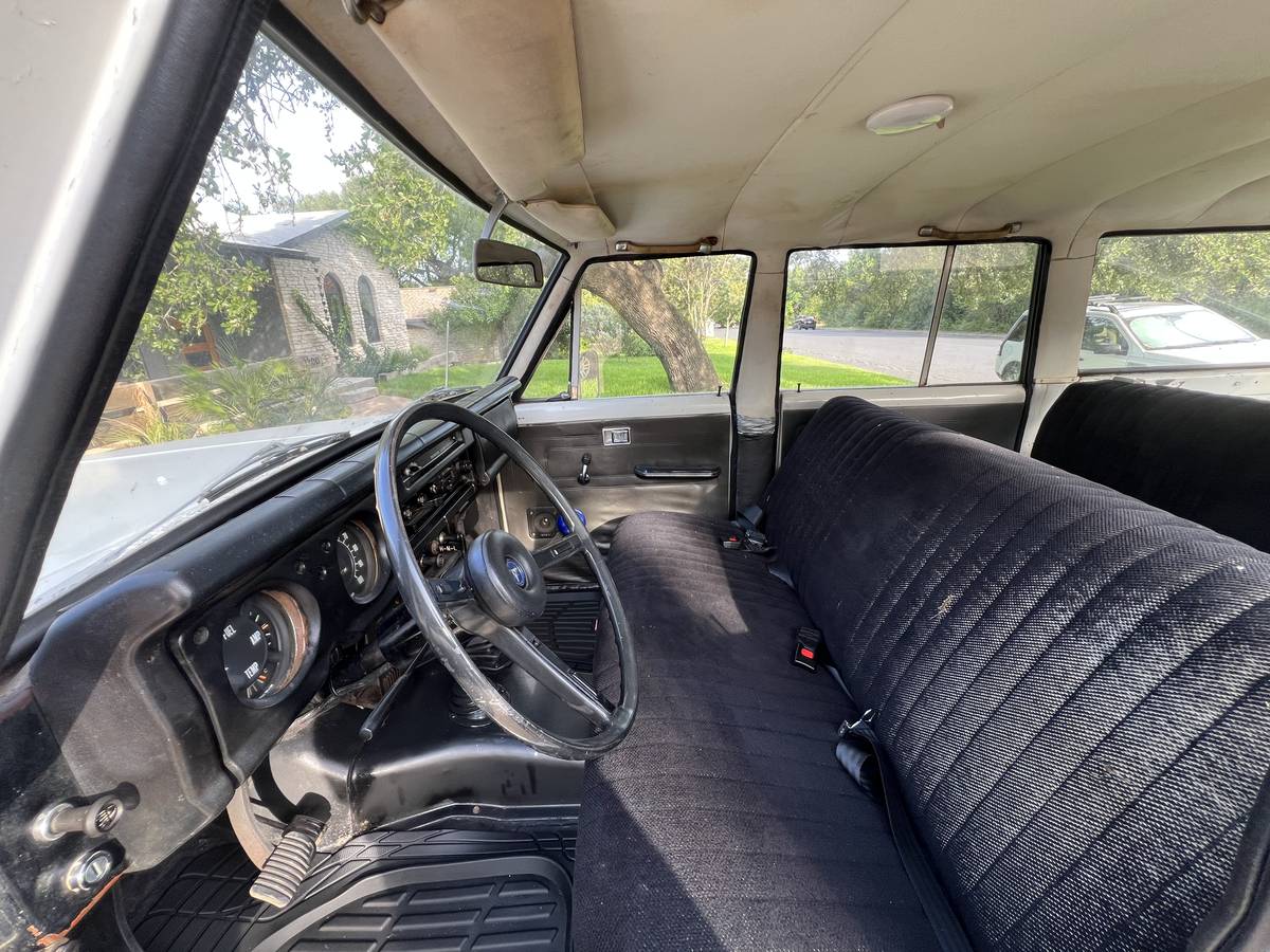 Land-cruiser-fj55-1969-white-12