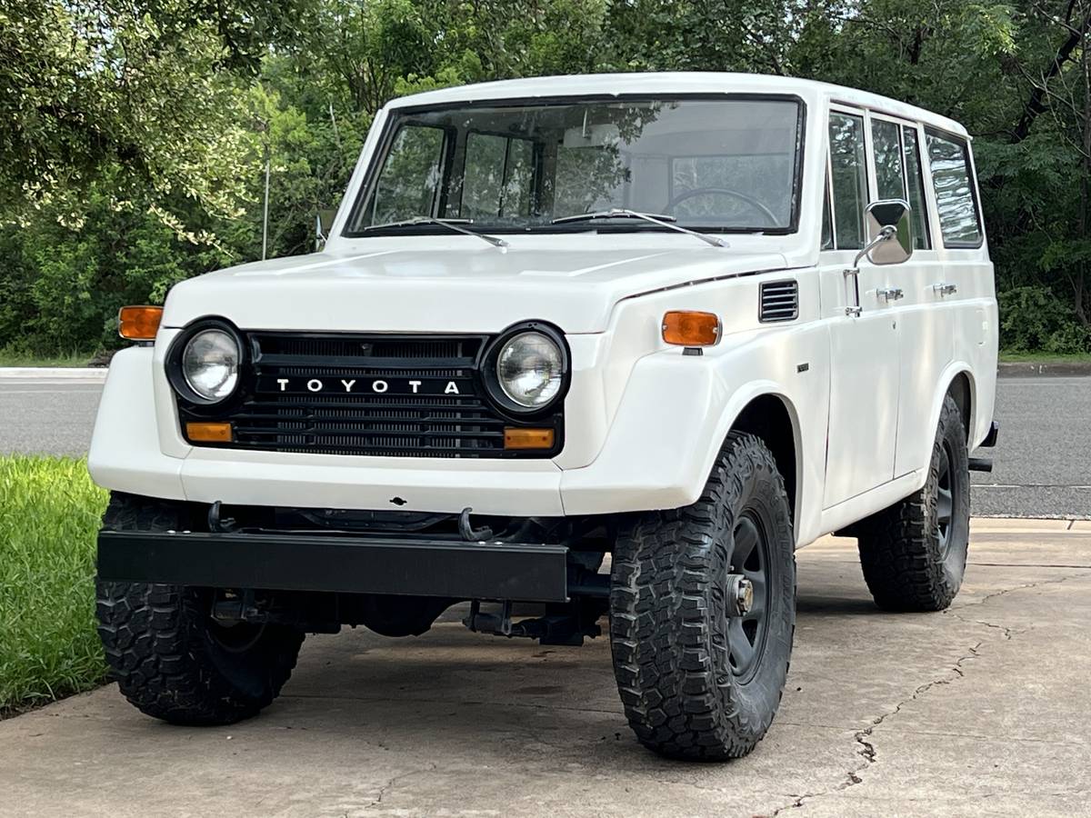 Land-cruiser-fj55-1969-white-5