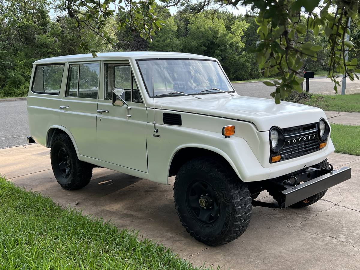 Land-cruiser-fj55-1969-white-6