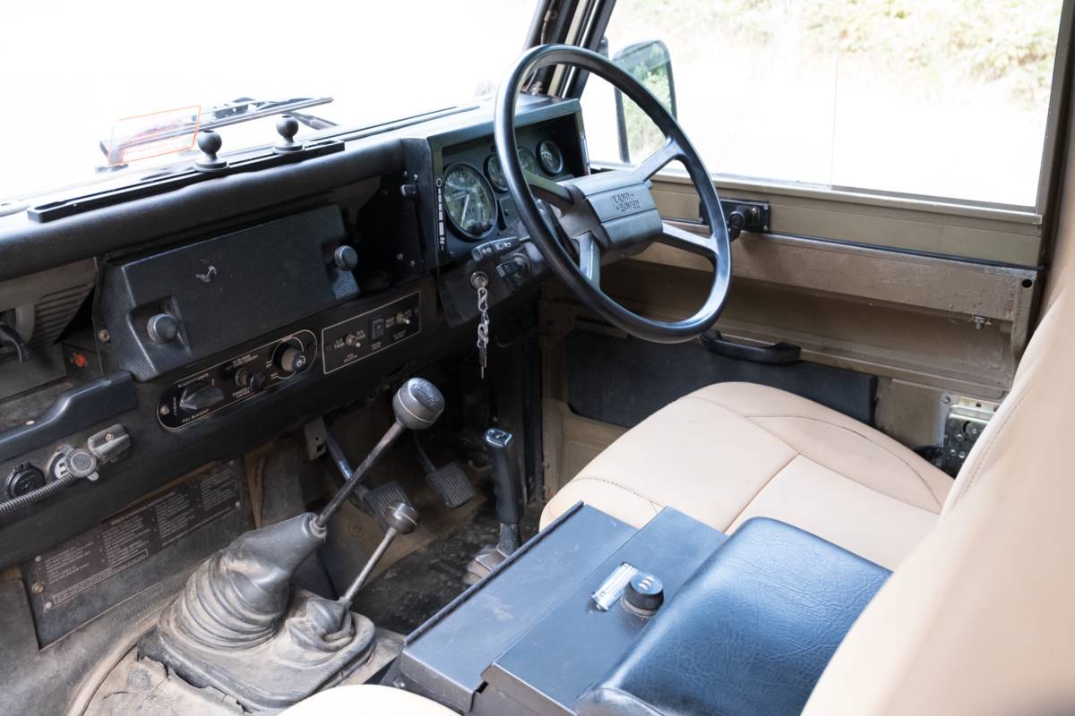 Land-rover-110-diesel-1991-16